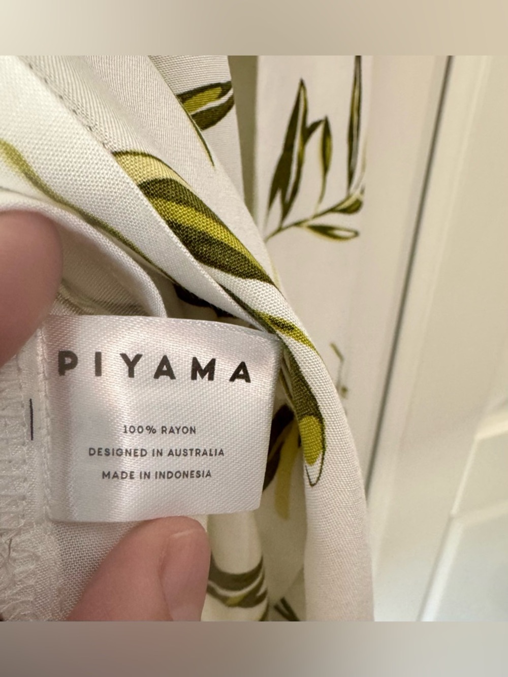 Piyama Maggie Cream Leaf-Print Button-Front Pajama Set Small NWT - Picture 6 of 9